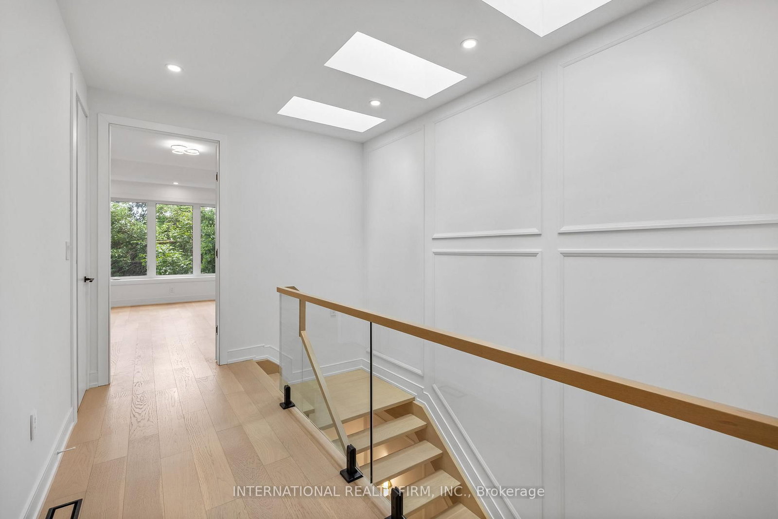 Detached House for sale at 19 Ivy Avenue, Toronto, Ontario, M4L 2H6 - South Riverdale - MLS: E13009936