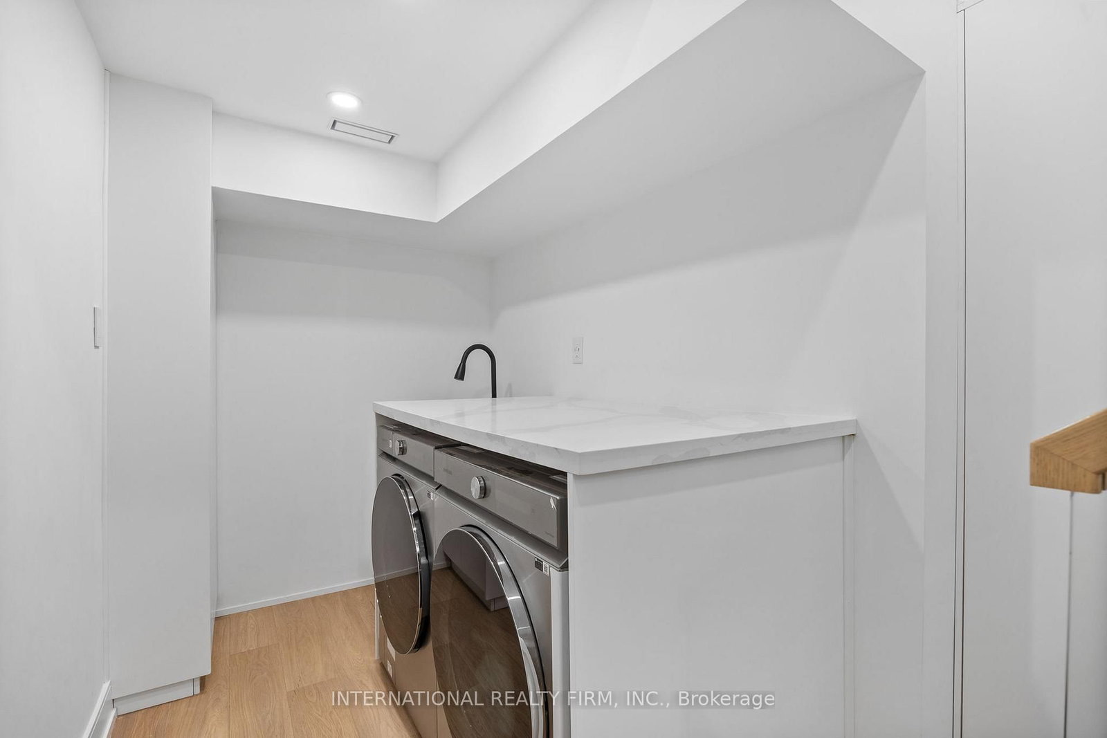 Detached House for sale at 19 Ivy Avenue, Toronto, Ontario, M4L 2H6 - South Riverdale - MLS: E13009936