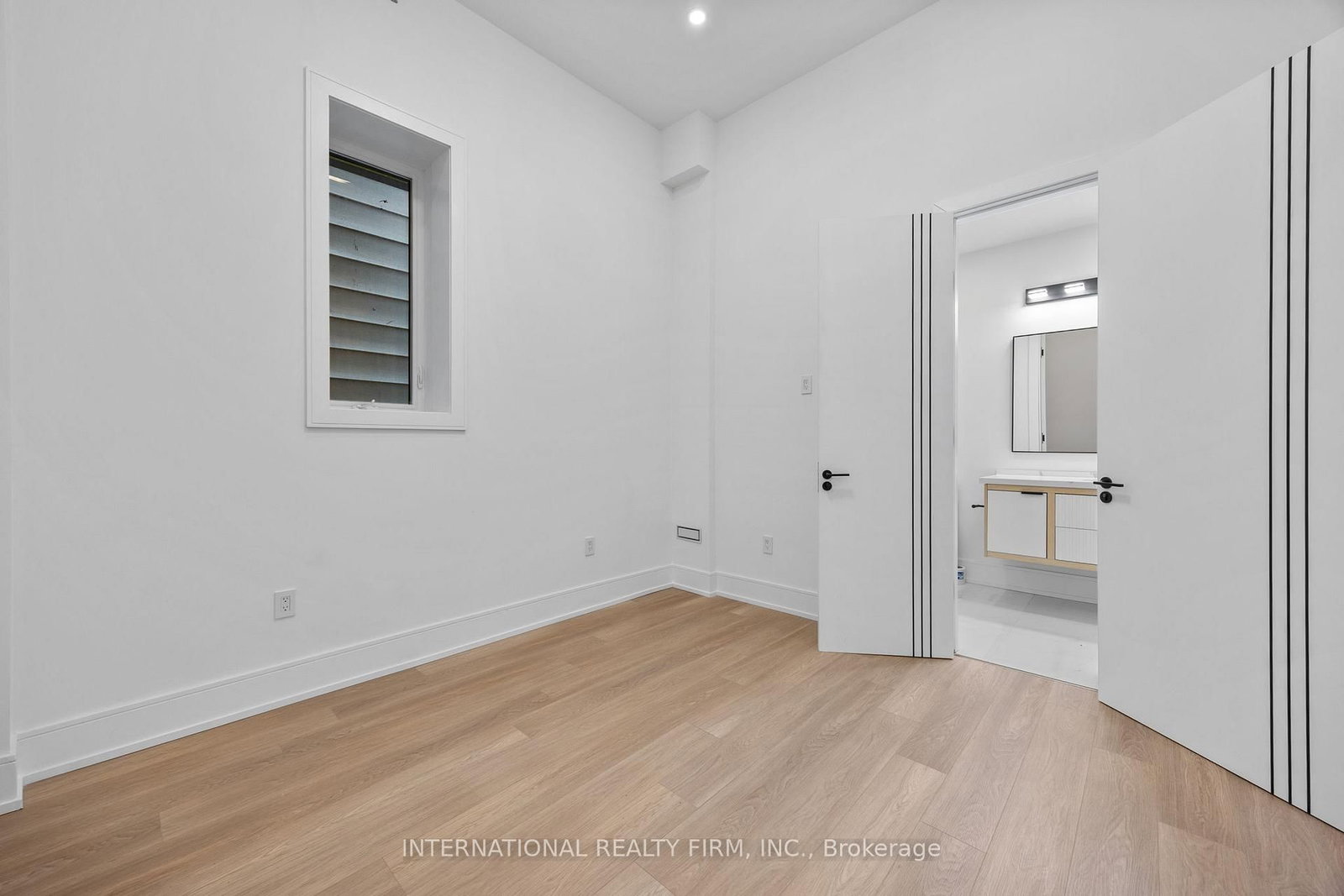 Detached House for sale at 19 Ivy Avenue, Toronto, Ontario, M4L 2H6 - South Riverdale - MLS: E13009936