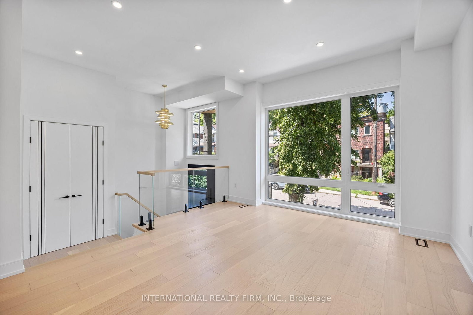 Detached House for sale at 19 Ivy Avenue, Toronto, Ontario, M4L 2H6 - South Riverdale - MLS: E13009936