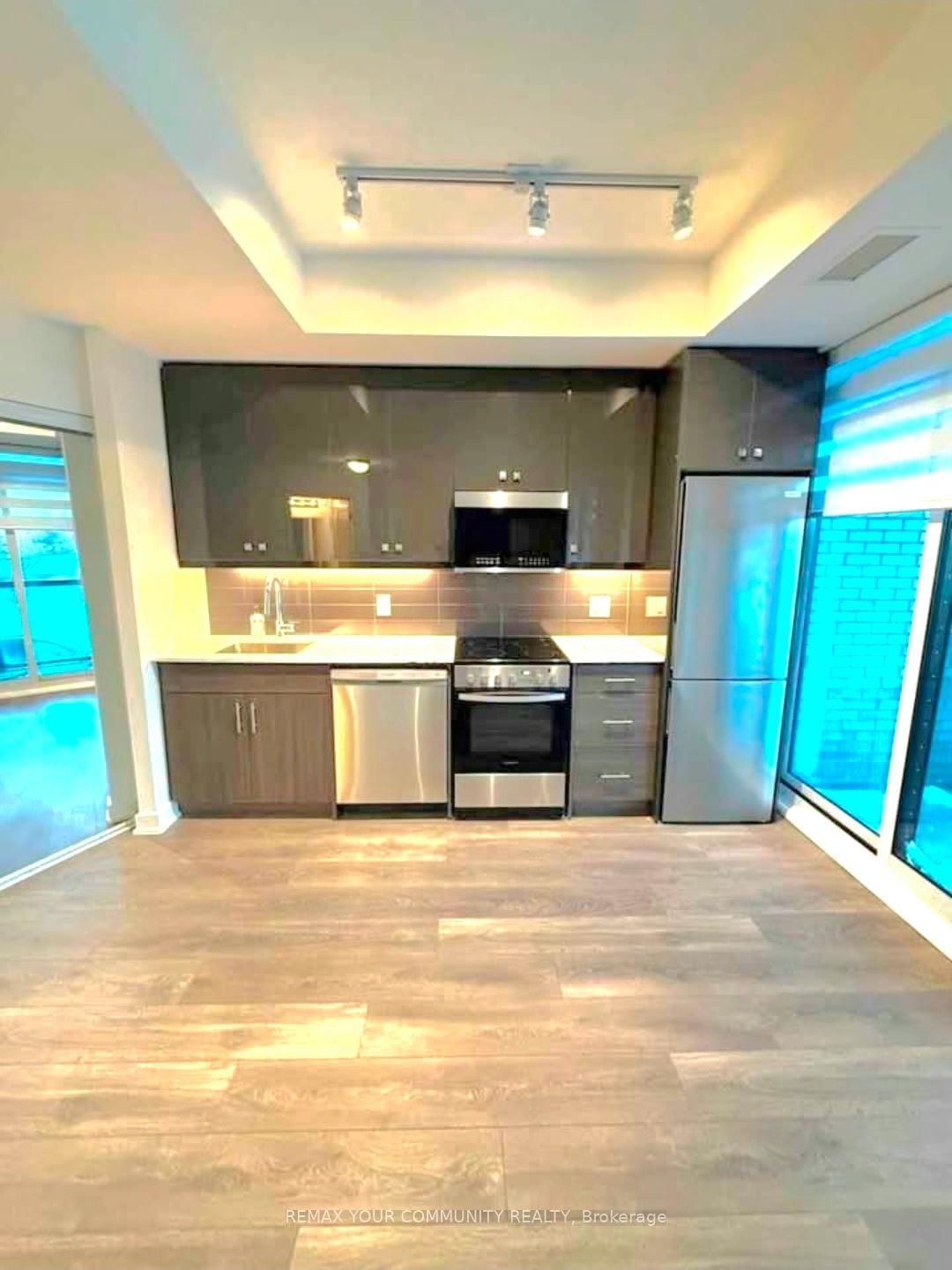 Condo for lease at 209-2 Manderley Drive, Toronto, Ontario, M1N 0C7 - Birchcliffe-Cliffside - MLS: E13009950