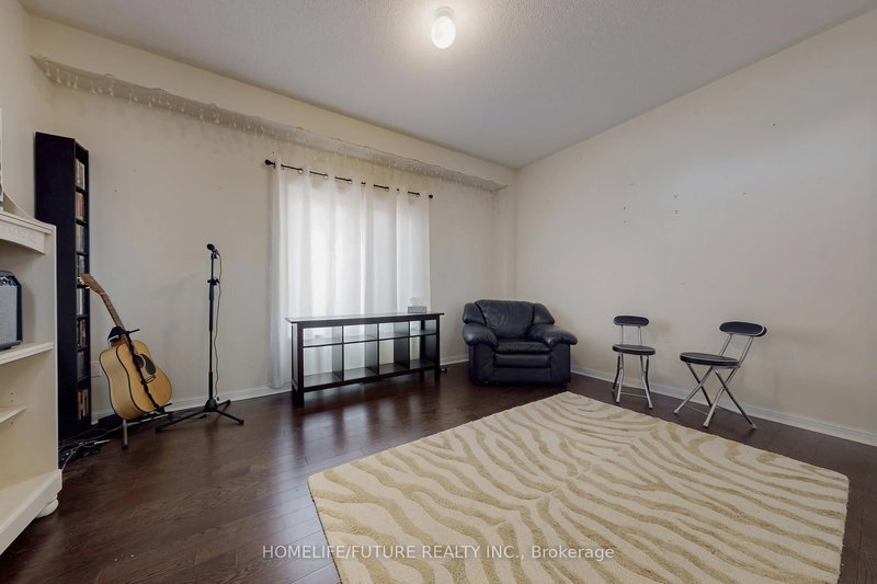 23 Edwin Carr St, Clarington, L1C 0R8 | Image 2