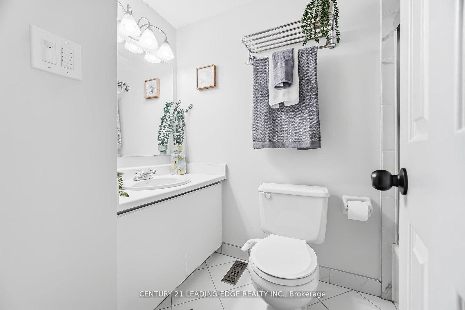 Detached House for sale at 923 Redbird Crescent, Pickering, Ontario, L1V 5K8 - Liverpool - MLS: E13010216