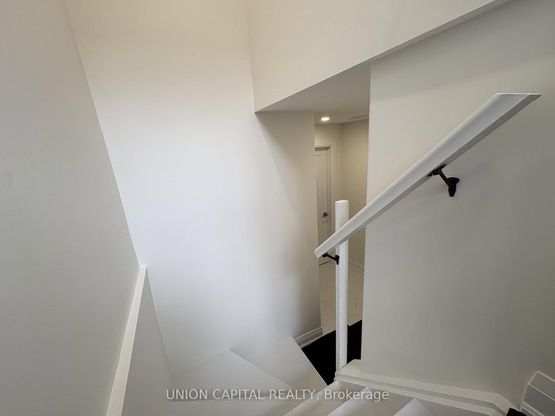 Lower - 5 Whistling Hills Dr, Toronto, M1V 2B6 | Image 2