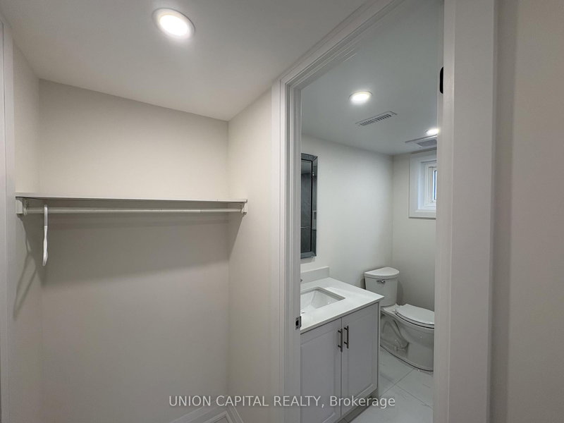 Lower - 5 Whistling Hills Dr, Toronto, M1V 2B6 | Image 3
