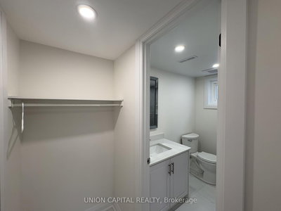 Lower-5 Whistling Hills Drive, Toronto, Ontario image-0-2