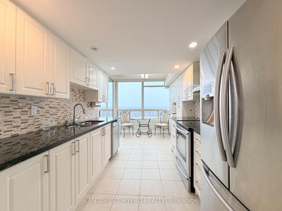 1903-300 Alton Tower Circle, Toronto, Ontario image-0-4