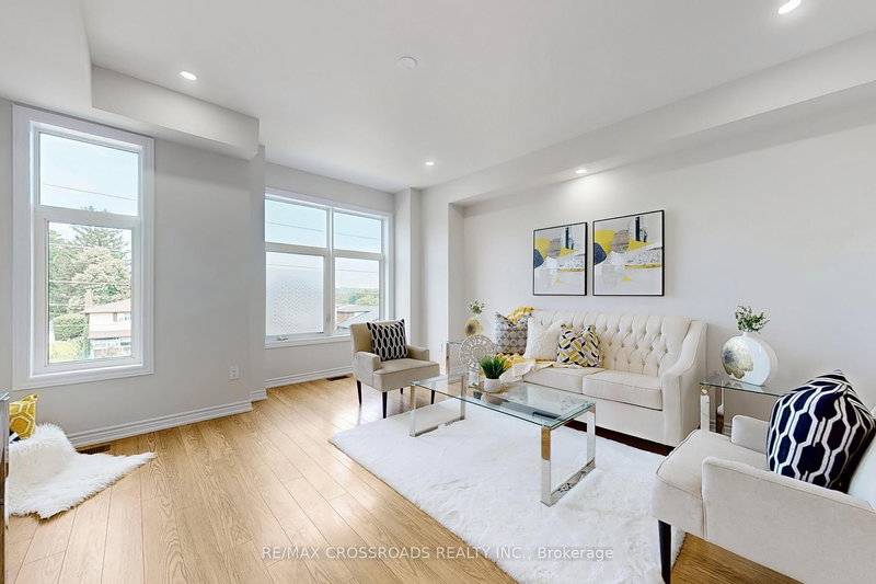 384 Okanagan Path, Oshawa, L1H 0B1 | Image 2