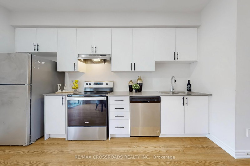 384 Okanagan Path, Oshawa, L1H 0B1 | Image 3