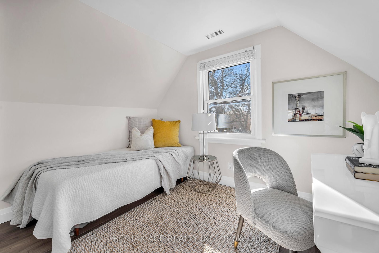 Detached House for sale at 54 S Woodrow Boulevard, Toronto, Ontario, M1N 3L6 - Birchcliffe-Cliffside - MLS: E13011064