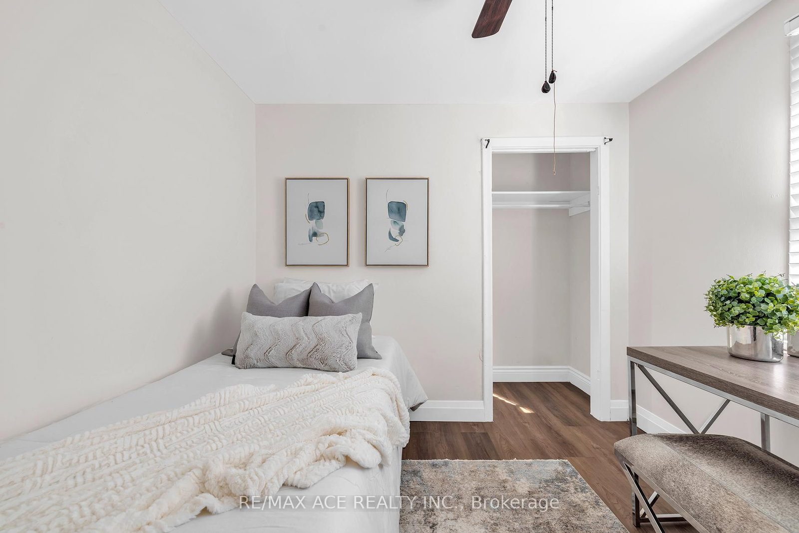 Detached House for sale at 54 S Woodrow Boulevard, Toronto, Ontario, M1N 3L6 - Birchcliffe-Cliffside - MLS: E13011064