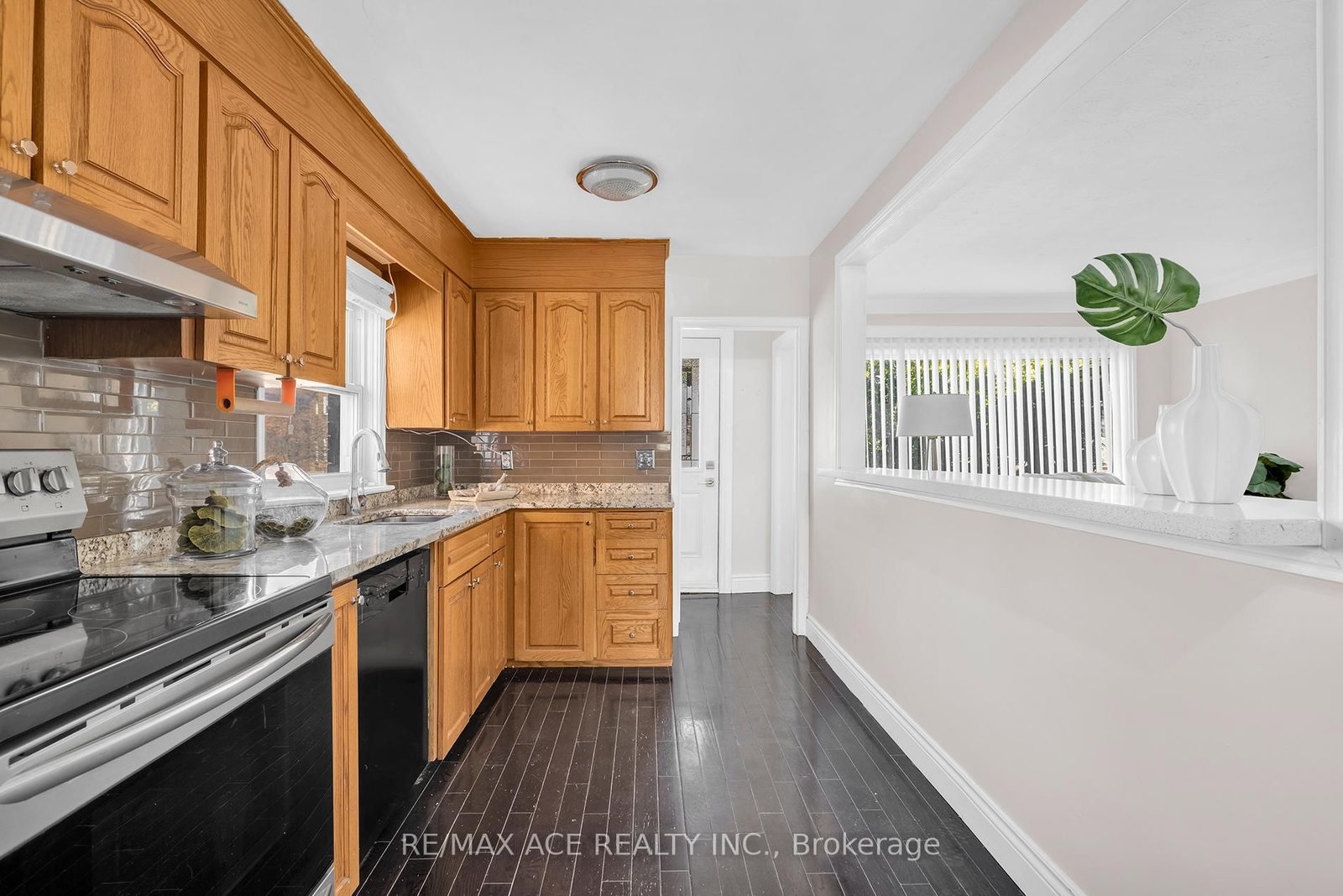 Detached House for sale at 54 S Woodrow Boulevard, Toronto, Ontario, M1N 3L6 - Birchcliffe-Cliffside - MLS: E13011064