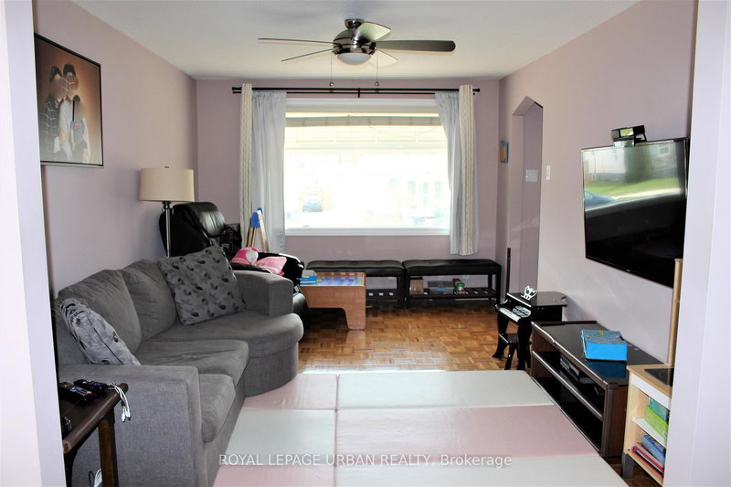 71 Squires Ave, Toronto, M4B 2R7 | Image 3