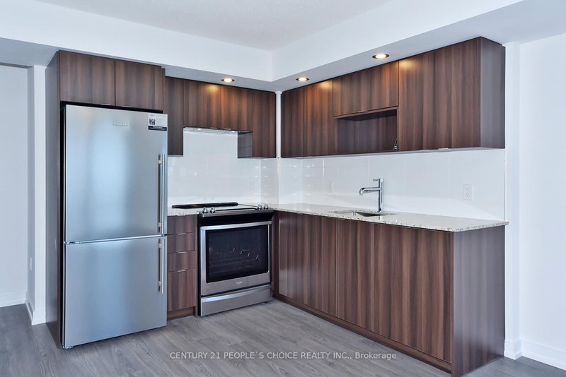 home for lease on 2402-225 Village Green Square