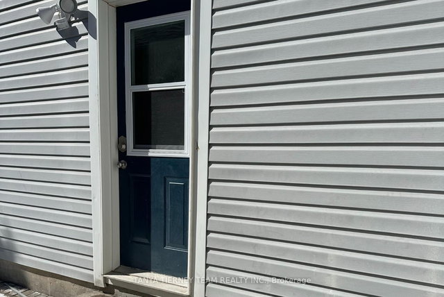 373 Carnwith Drive E