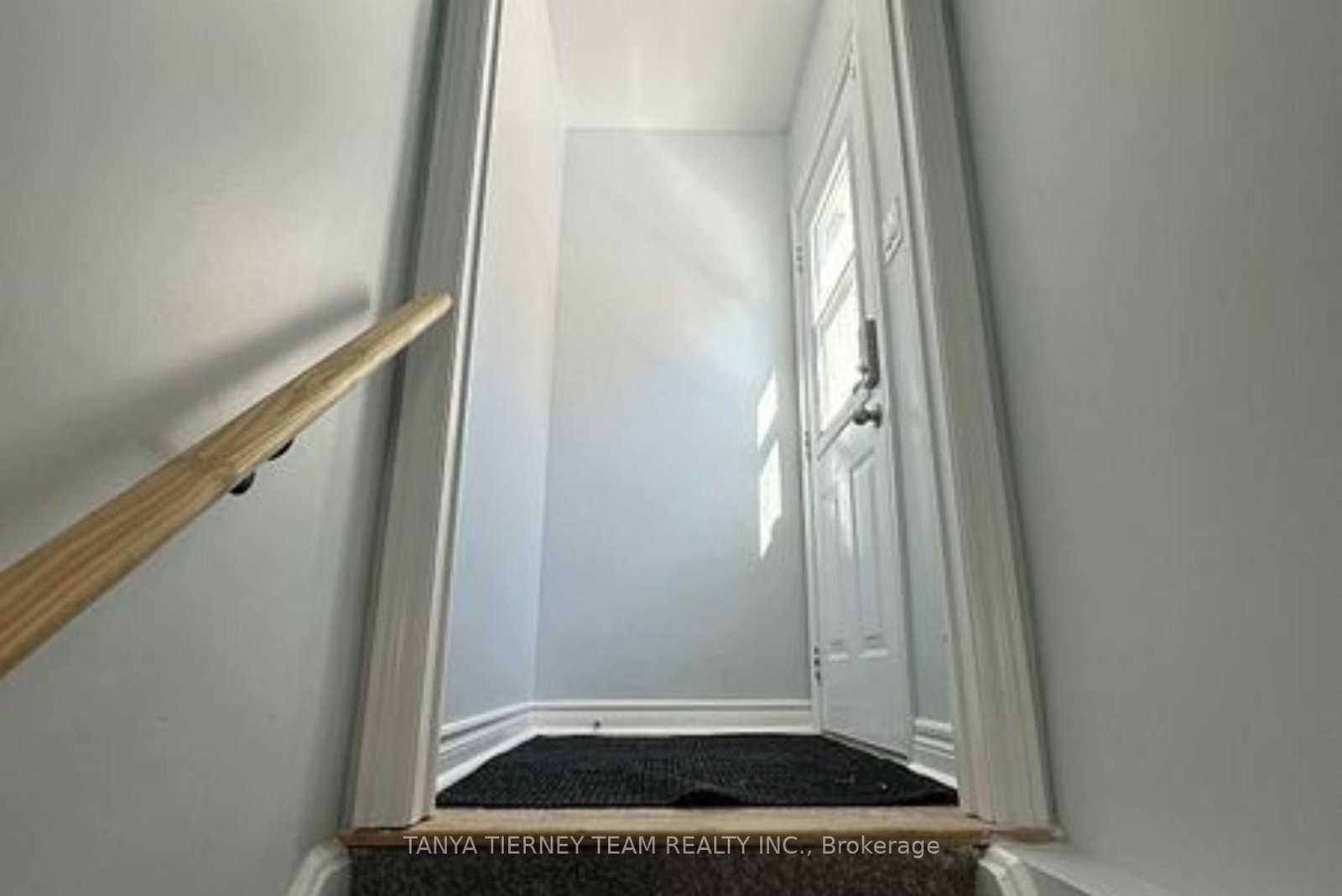 373 Carnwith Drive E - Photo 3