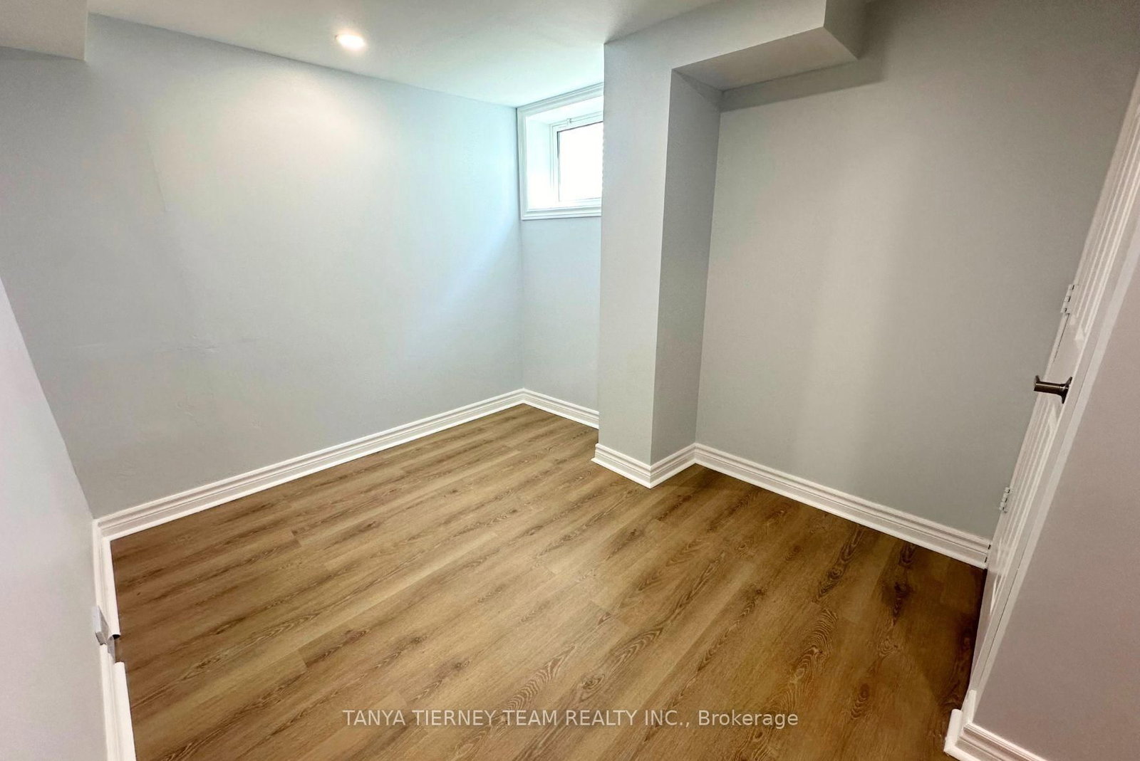 373 Carnwith Drive E - Photo 7