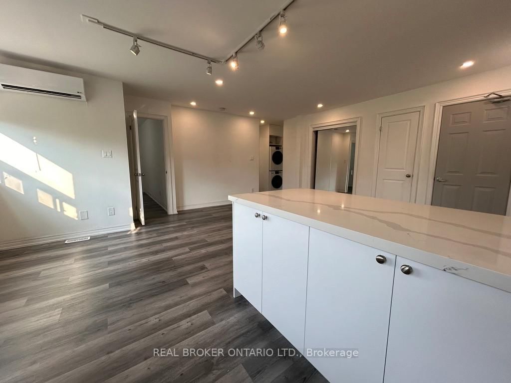 2209 Gerrard Street E, Unit 1 - Photo 2