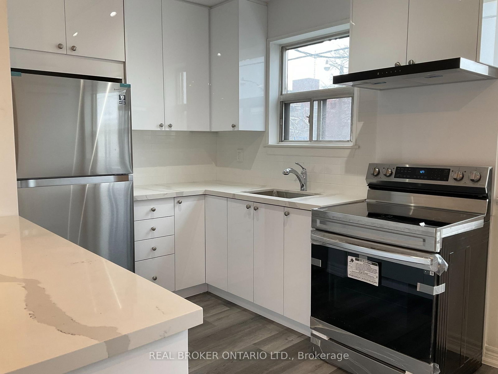 2209 Gerrard Street E, Unit 1 - Photo 3