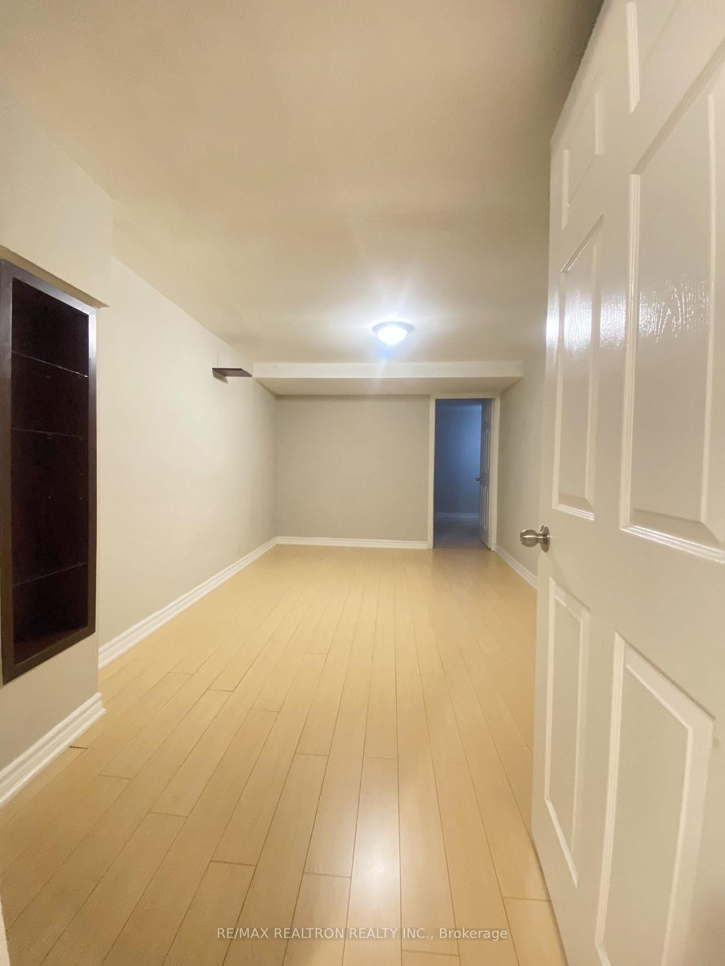 208 Roxanne Crescent, Unit Lower - Photo 3