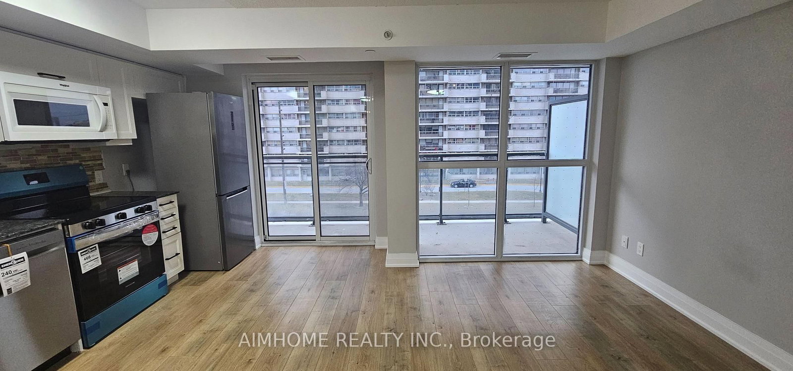 30 Meadowglen Place, Unit 306 - Photo 10