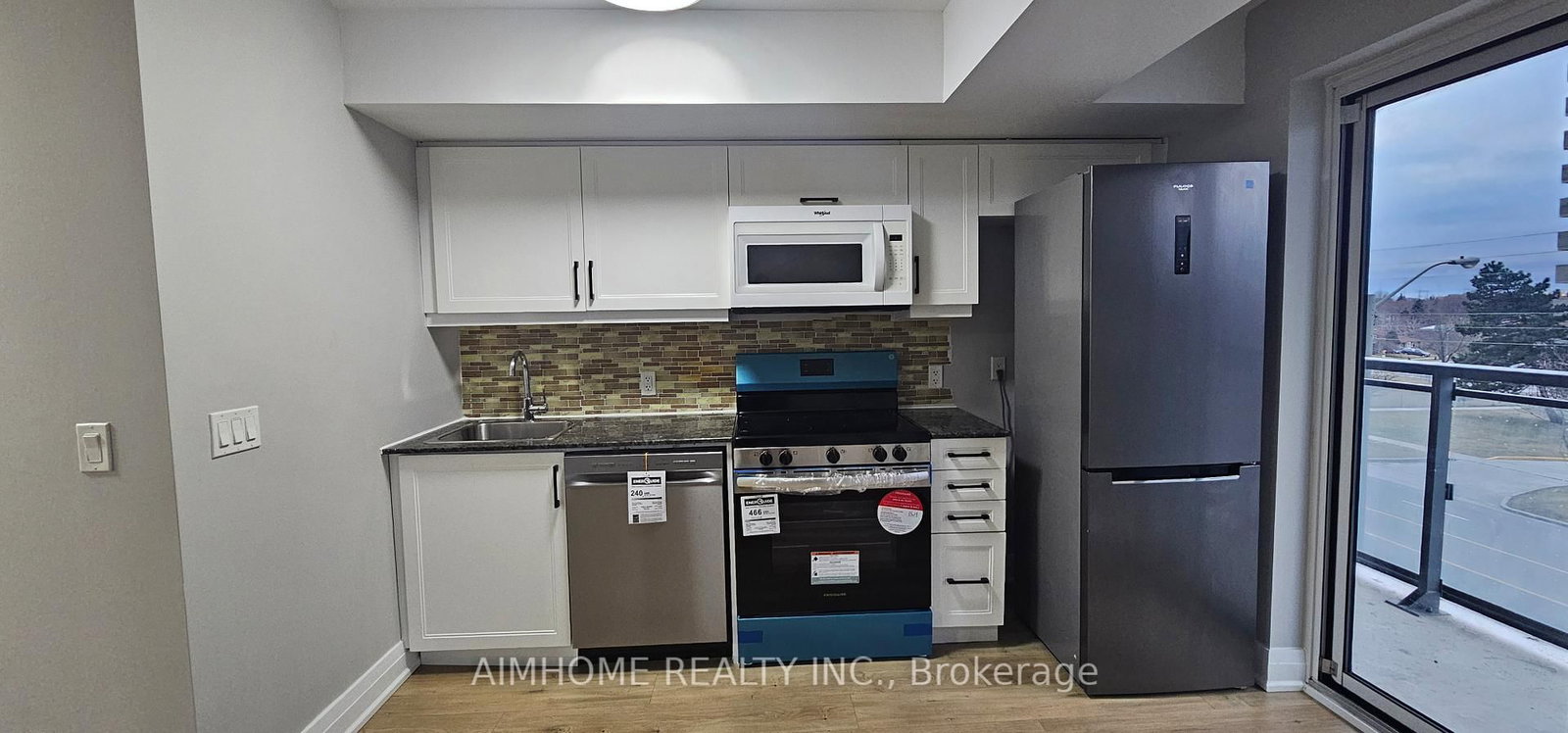 30 Meadowglen Place, Unit 306 - Photo 12