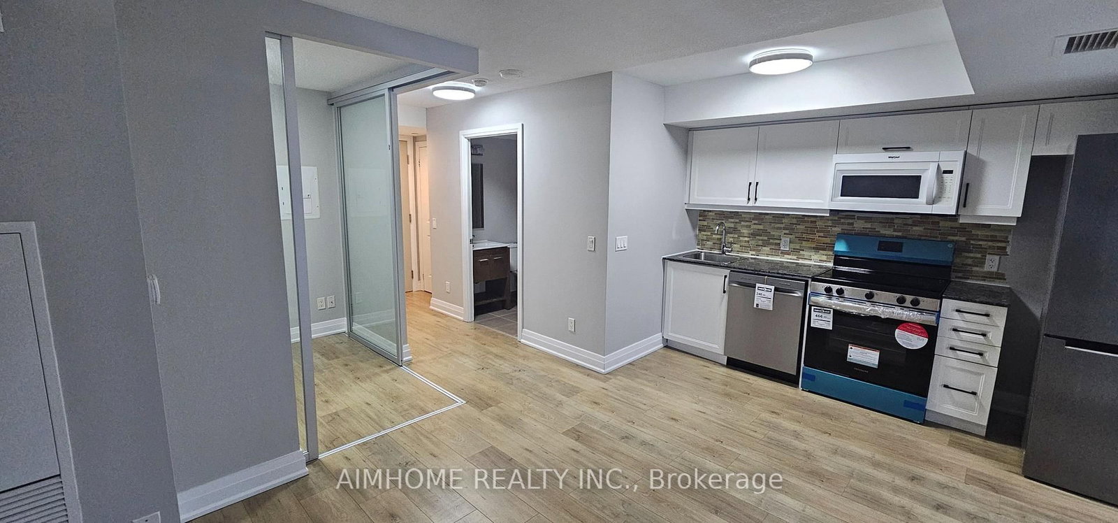 30 Meadowglen Place, Unit 306 - Photo 13