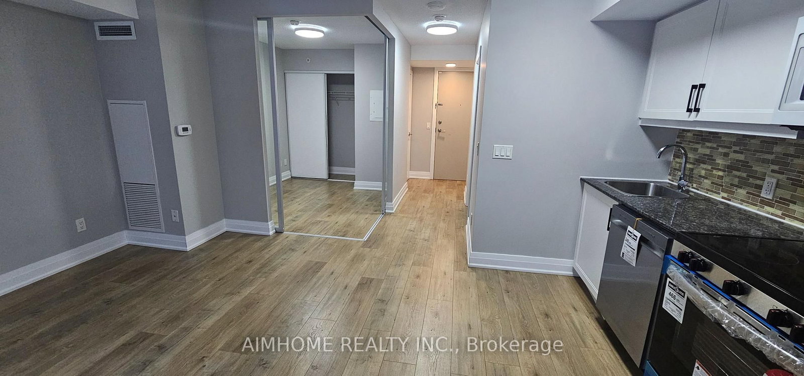 30 Meadowglen Place, Unit 306 - Photo 14