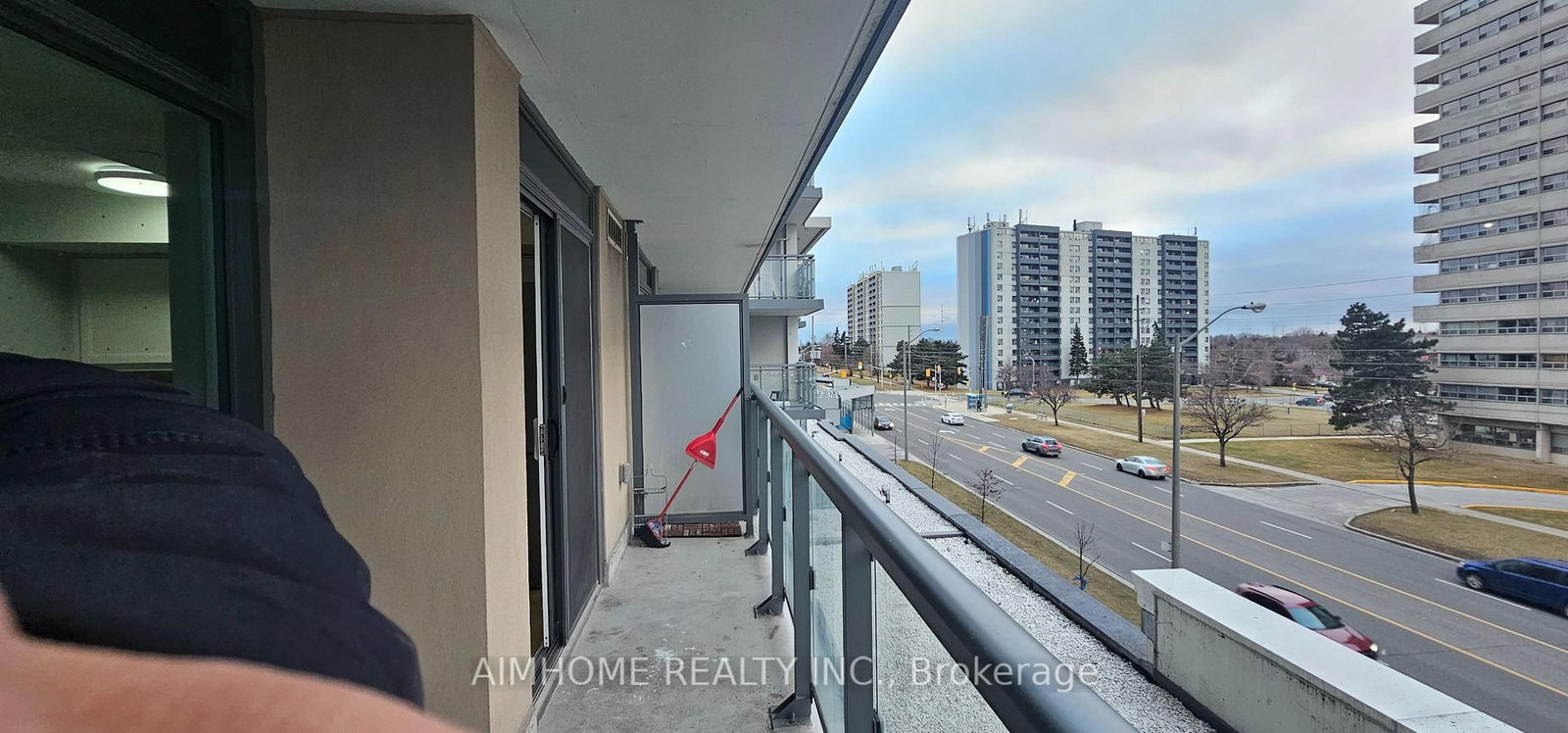 30 Meadowglen Place, Unit 306 - Photo 19