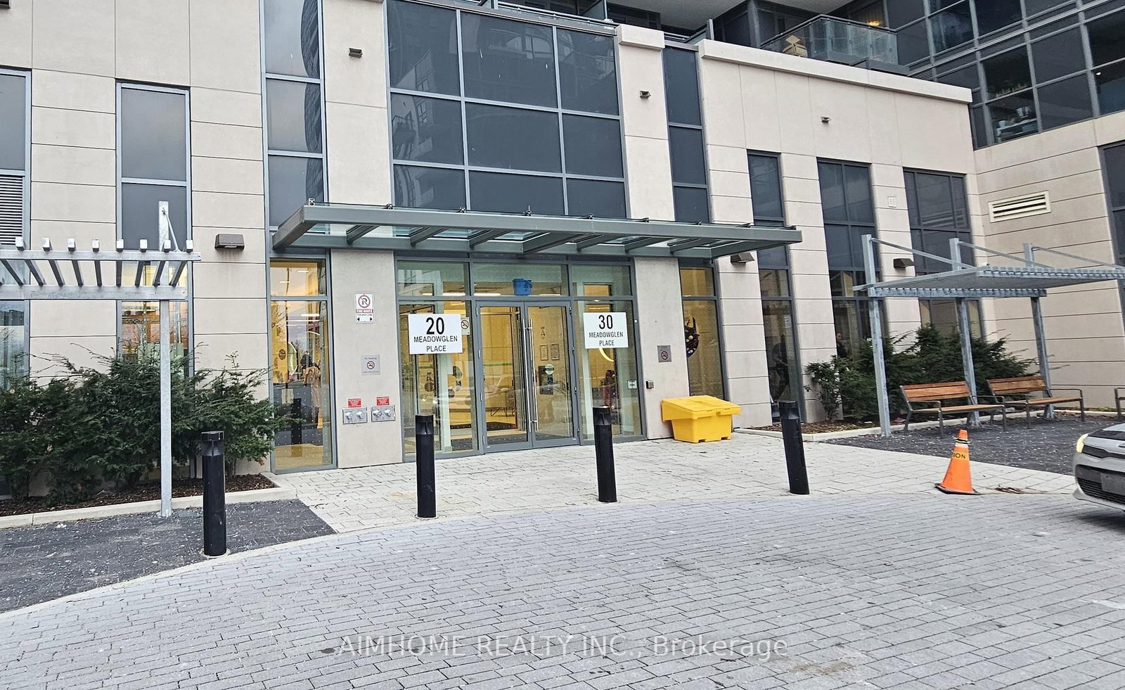 30 Meadowglen Place, Unit 306 - Photo 2