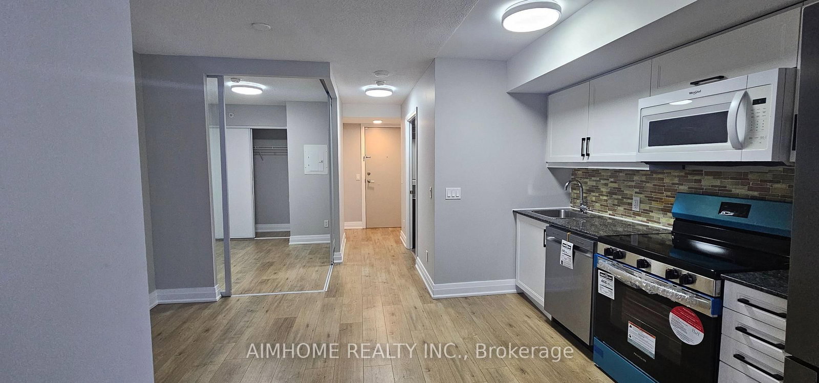 30 Meadowglen Place, Unit 306 - Photo 20