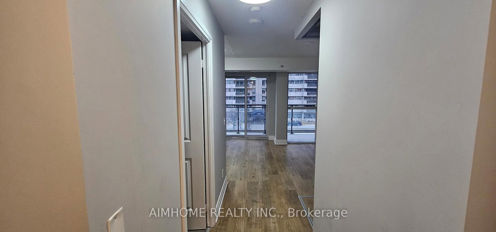 30 Meadowglen Place, Unit 306 - Photo 5