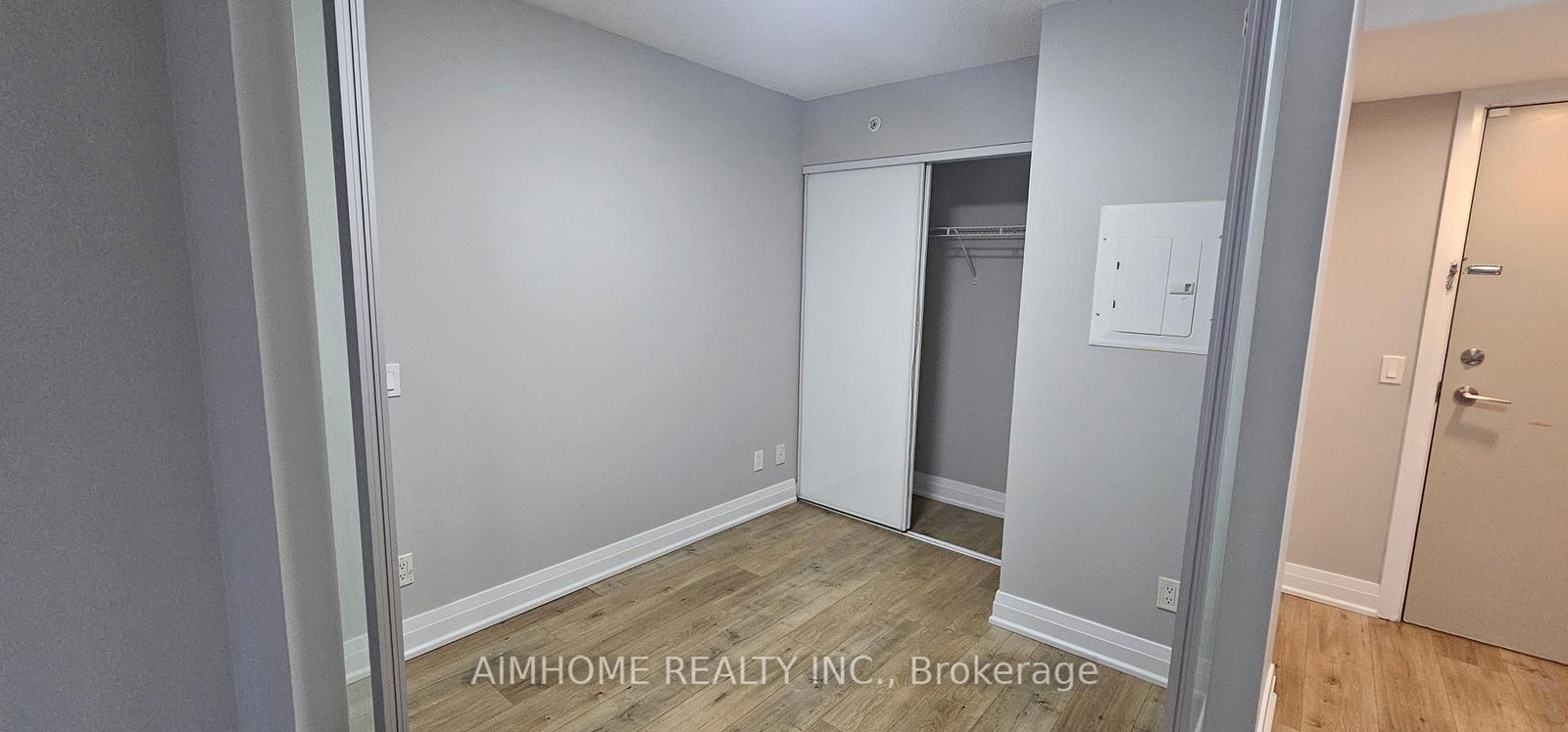 30 Meadowglen Place, Unit 306 - Photo 6