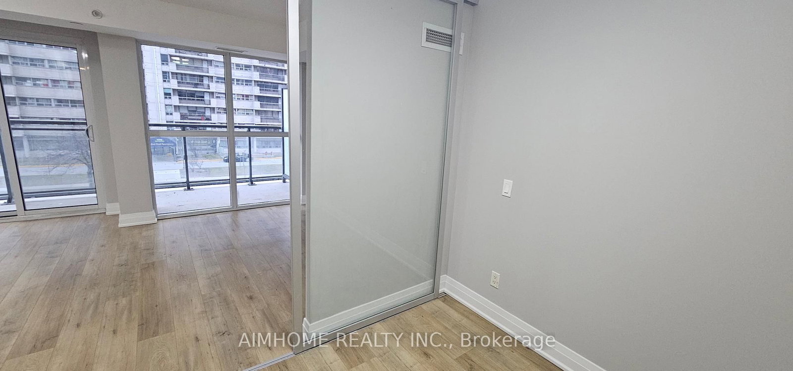 30 Meadowglen Place, Unit 306 - Photo 8