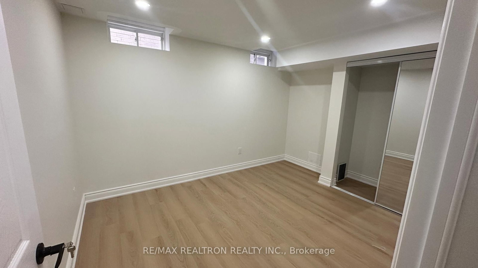 1182 Wilimington Ave Avenue, Unit BSMT - Photo 5