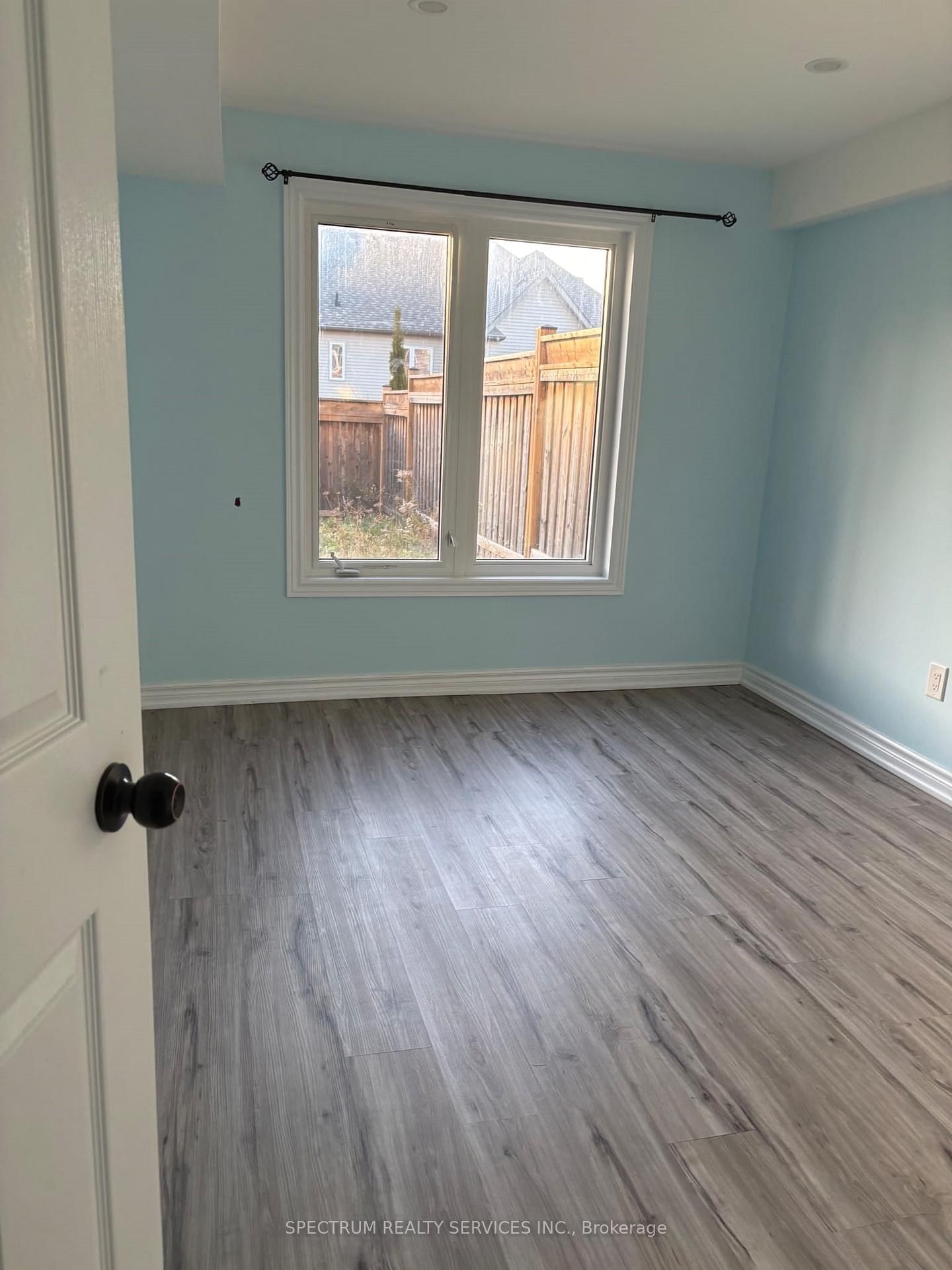 1816 Silverstone Crescent - Photo 3