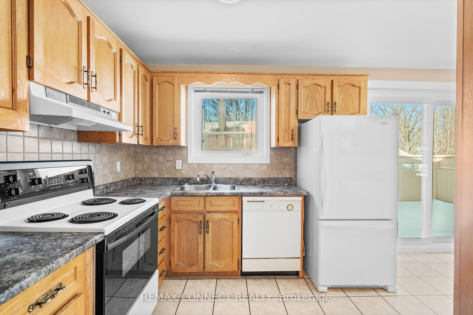 Detached House for sale at 856 Chapleau Drive, Pickering, Ontario, L1W 1P4 - Bay Ridges - MLS: E13013274