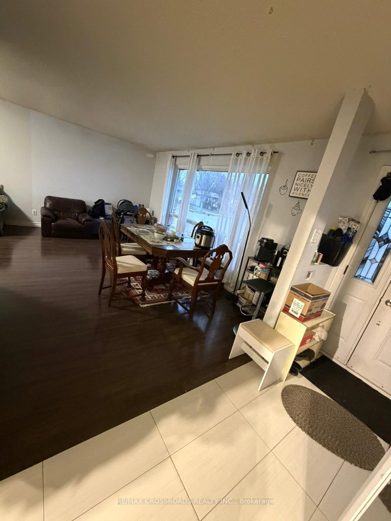 48 Gorsey Sq, Toronto, M1B 1A7 | Image 2