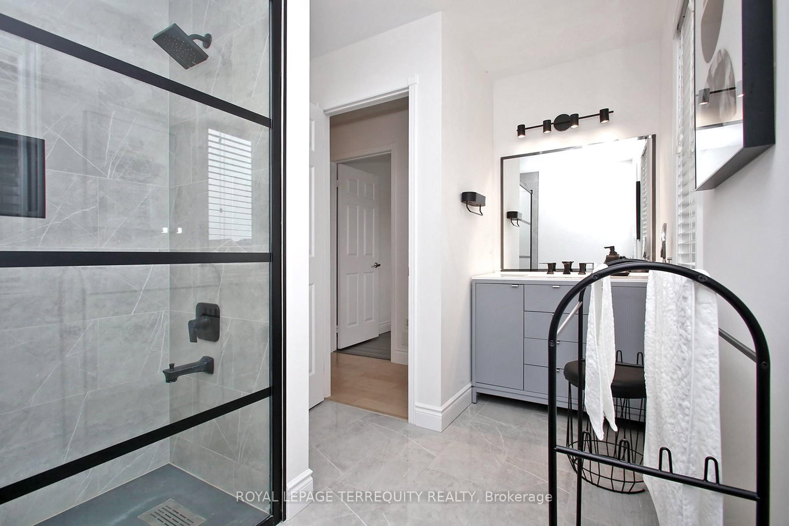 Detached House for sale at 471 Woodsmere Crescent, Pickering, Ontario, L1V 7A5 - Amberlea - MLS: E13014558