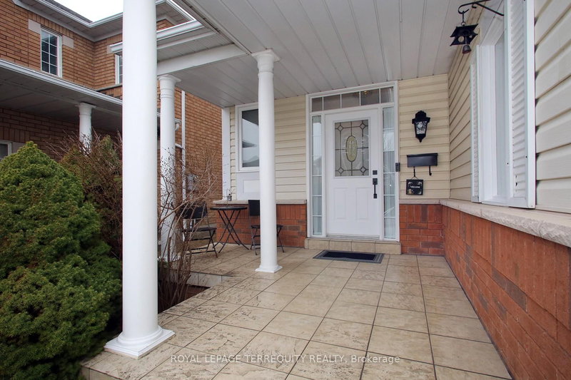 471 Woodsmere Cres, Pickering, L1V 7A5 | Image 3