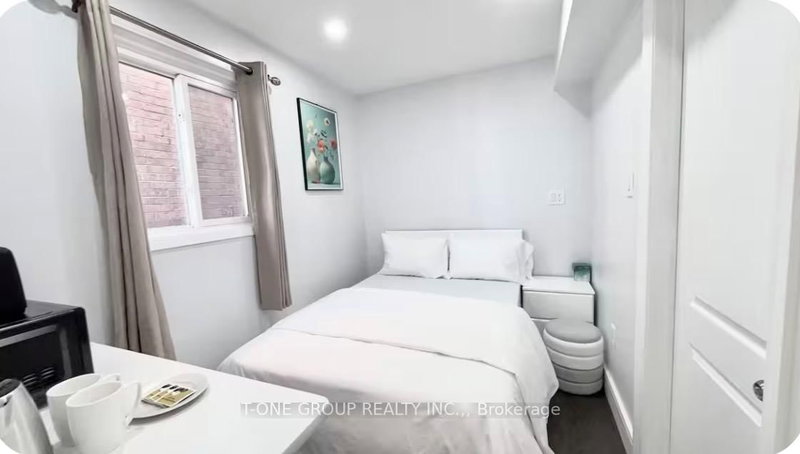 27 BRIMSTONE (Main Floor) Cres, Toronto, M1V 3C8 | Image 2