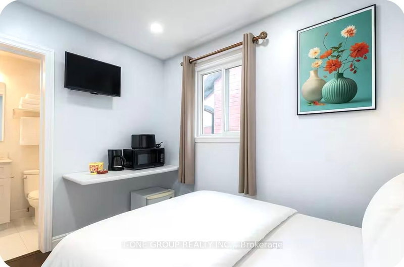 27 BRIMSTONE (Main Floor) Cres, Toronto, M1V 3C8 | Image 3