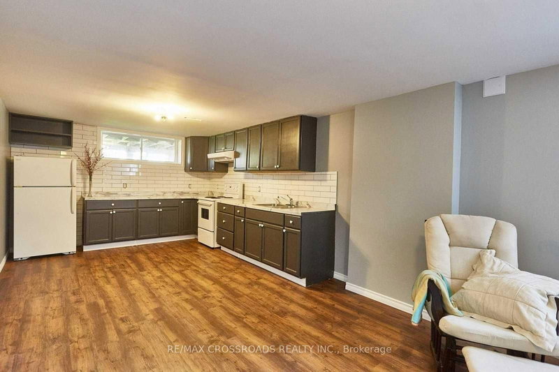 BSMT - 904 Crocus Cres, Whitby, L1N 2A7 | Image 2