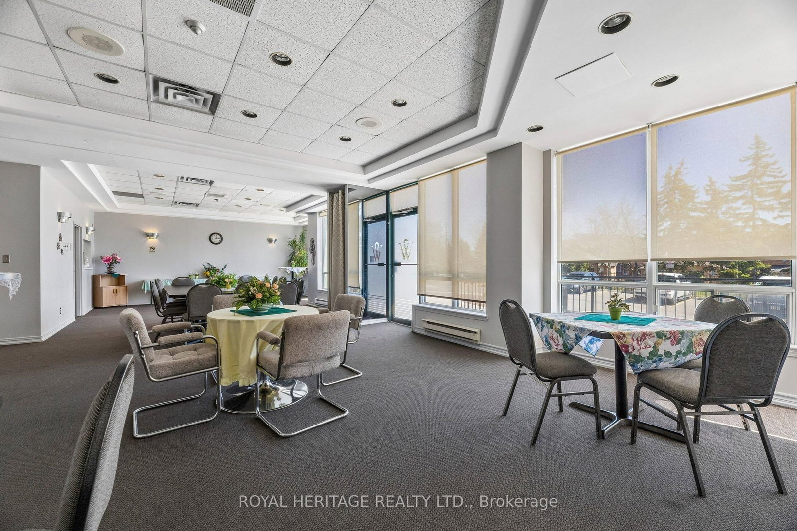 711 Rossland Road E, Unit 1209 - Photo 31