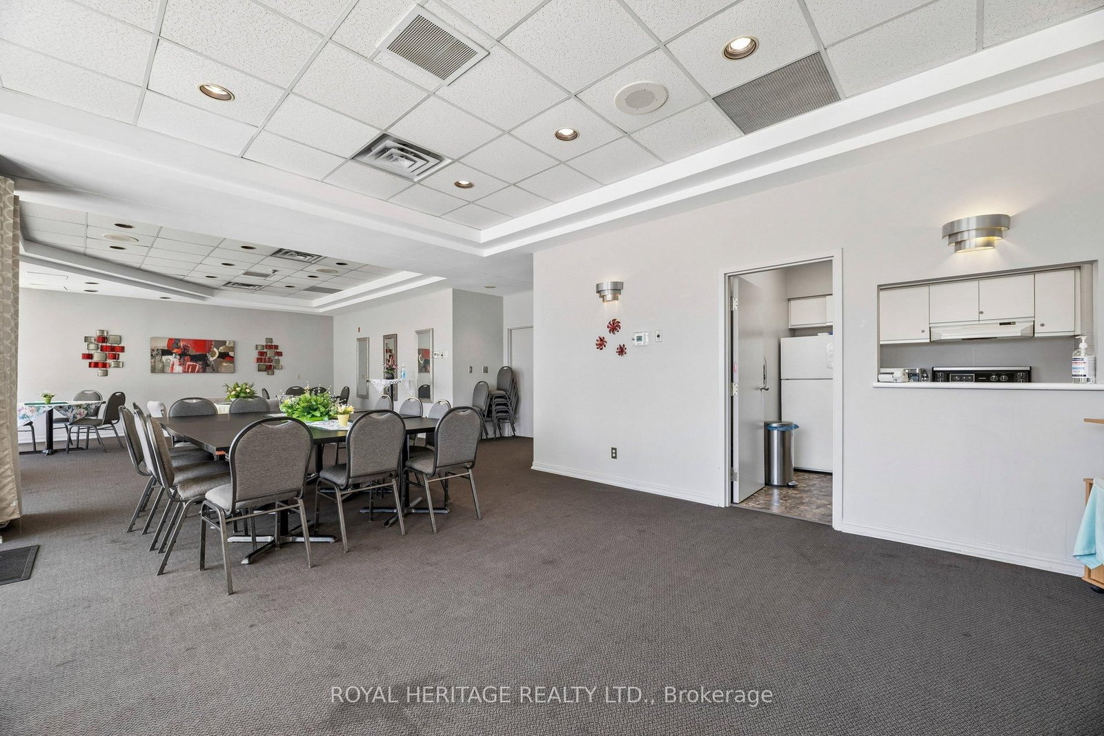 711 Rossland Road E, Unit 1209 - Photo 32