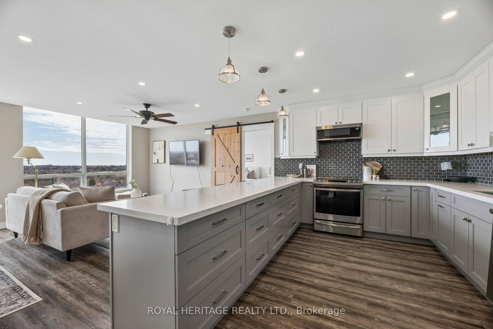 711 Rossland Road E, Unit 1209 - Photo 8