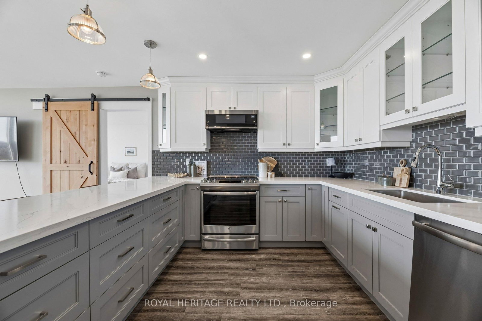 711 Rossland Road E, Unit 1209 - Photo 9