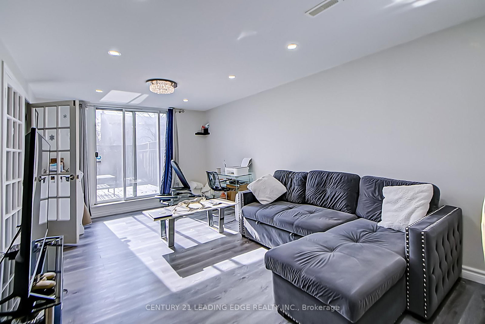 879 Marinet Crescent, Unit Lower - Photo 2