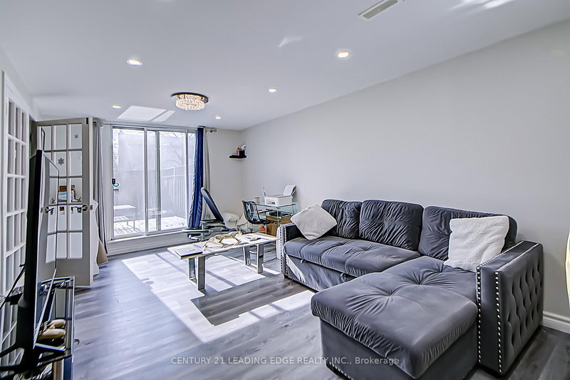 Lower - 879 Marinet Cres, Pickering, L1W 2M2 | Image 2