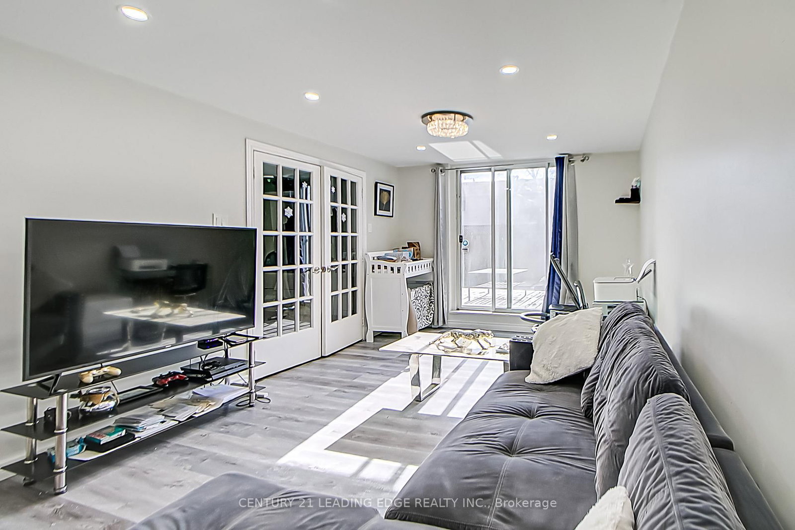 879 Marinet Crescent, Unit Lower - Photo 3